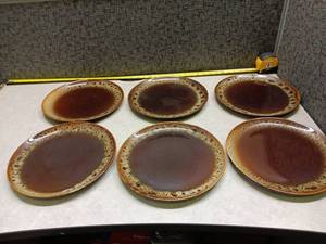 lot 1170 image: Ceramic Dinnerware Plates Brown Speckled Rim Set of 6