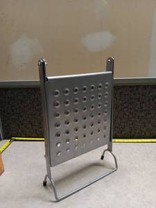 lot 1180 image: Aluminum Perforated Work Platform Step Stool