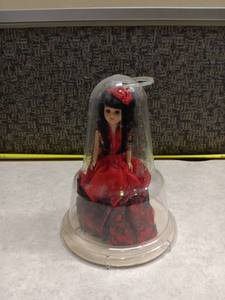 lot 1182 image: Jamica Doll in Dome Display Case