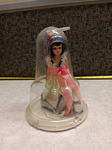 lot 1189 image: Vintage Doll in Clear Dome Case with Headpiece