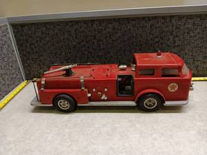 lot 1199 image: Texaco Fire Chief Vintage Toy Fire Truck