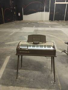 lot 1205 image: Monet Electronic Organ Keyboard w Stand