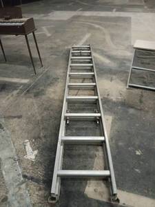 lot 1206 image: Werner 28ft Aluminum Extension Ladder