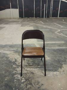 lot 1212 image: Metal Folding Chair w Brown Padded Seat