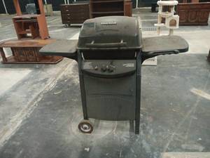lot 1231 image: Char-Broil Propane Gas Grill w Side Burner