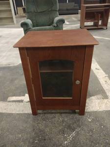 lot 1233 image: Wood Cabinet w Glass Door & Shelf