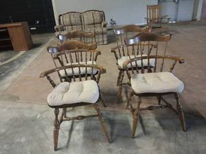 lot 1257 image: Set of 4 Wood Spindle Chairs w Cream Cushions