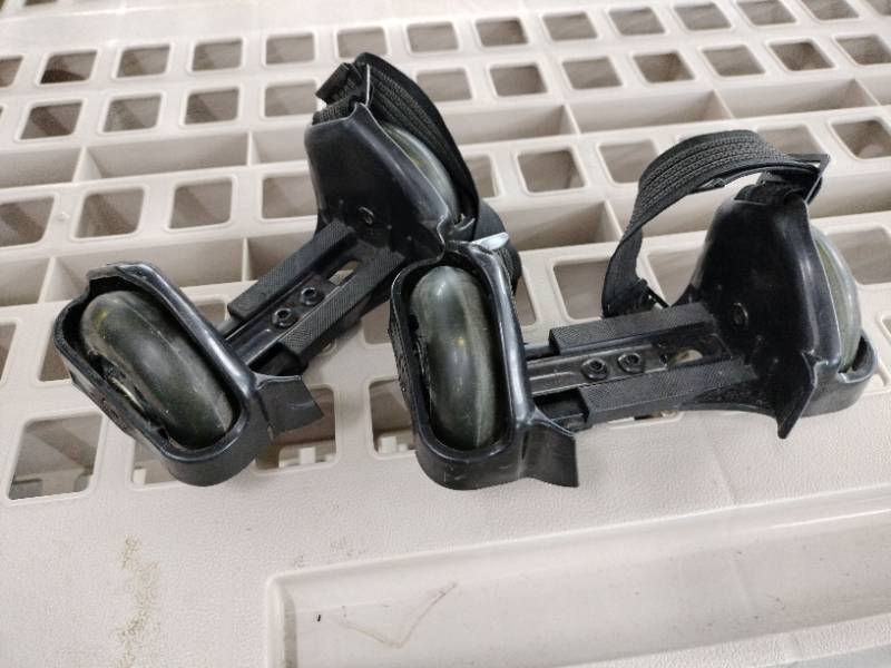 lot 60910 image: adjustable heel rollers