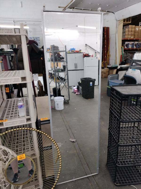 lot 60919 image: Set of 2 Rolling Closet Door Mirrors