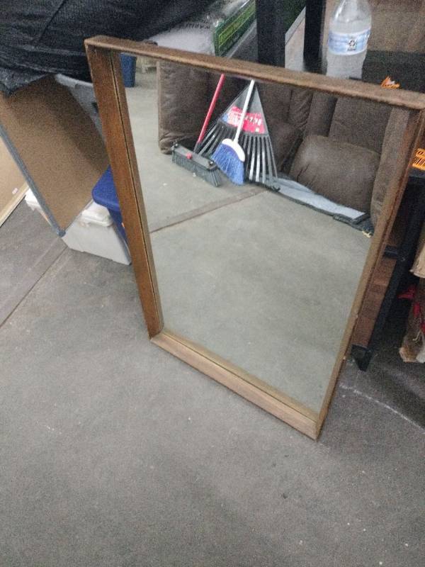 lot 63041 image: Vintage Wall Mirror