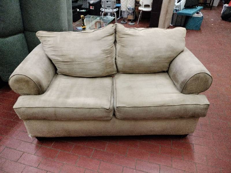 lot 61046 image: Raymour & Flanigan Microfiber Upholstered Live Seat - Beige