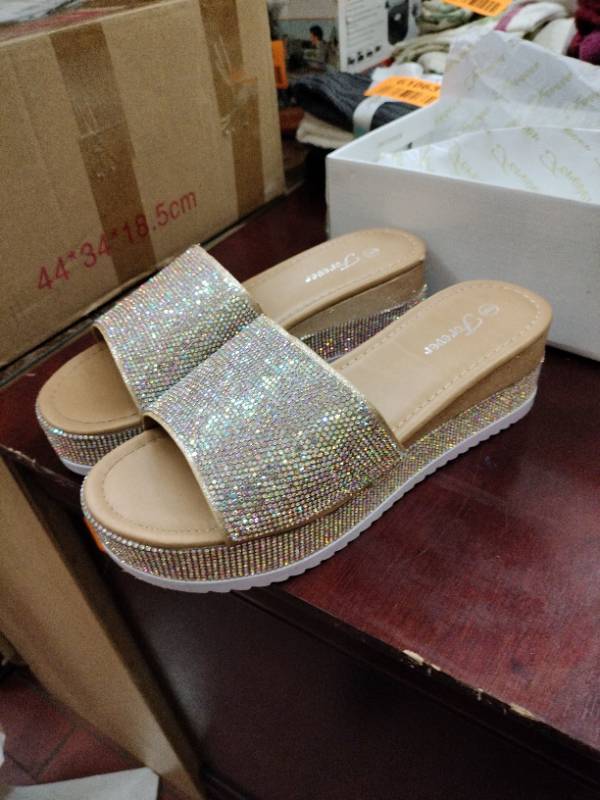 lot 61064 image: Forever Link platform sandals - Size 9