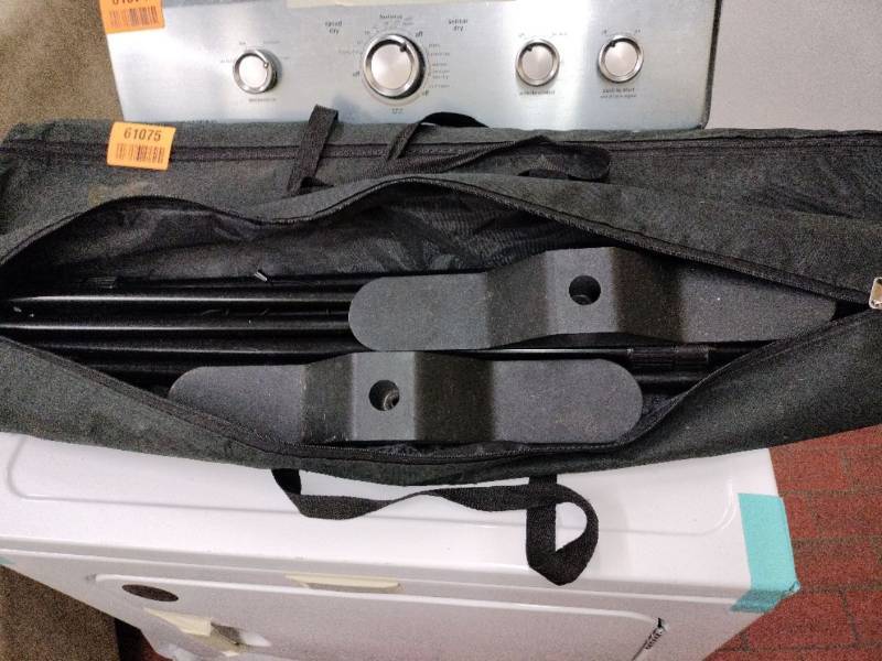 lot 61076 image: Portable Outdoor Projector Screen Frame
