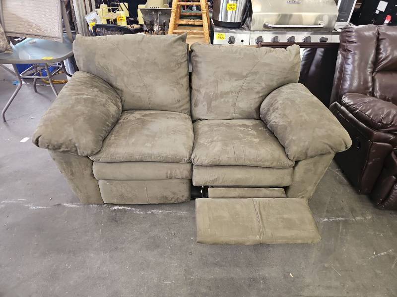 lot 62590 image: grey reclining loveseat - Missing Reclining String