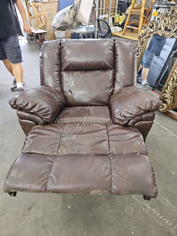 lot 62591 image: brown Faux leather recliner