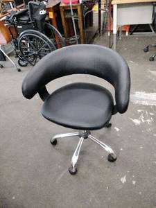 lot 20936 image: Powell Low-Back Faux Leather Gas-Lift Desk Chair