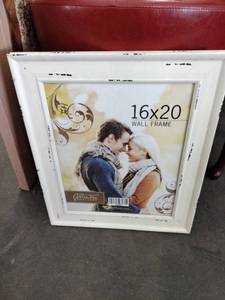 lot 20940 image: Green Tree Gallery 16x20 distressed white wall picture frame