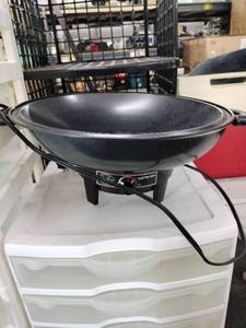 lot 20954 image: Crofton black electric non-stick stir-fry wok