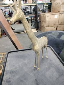 lot 20959 image: Brass Metal Mini Giraffe Figurine