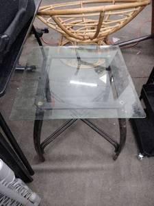 lot 20964 image: modern square accent Table with Tempered Glass Top