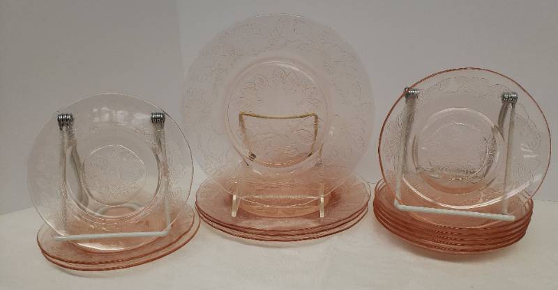 lot 102 image: Vintage 1930s MacBeth-Evans Pink Depression Glass - Dogwood Pattern -  4 LuncheonSalad Plates, 3 Bread & Butter Plates, and 6 Saucers