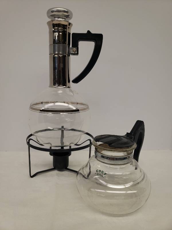 lot 105 image: 1950s-1960s Inland Glass Company Coffee Warmer Set - Tall Lidded Carafe with Bakelite Handle & Metal Warming Stand, and Vintage CORY DNL Coffee PotServer with attaced Bakelite Lid & Handle
