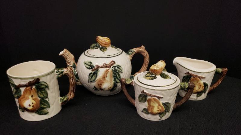 lot 113 image: Vintage Embassy Quality Products NPS - Ceramic Pear Design Tea Service Set - Lidded Tea Pot, Cream & Sugar, and Mug