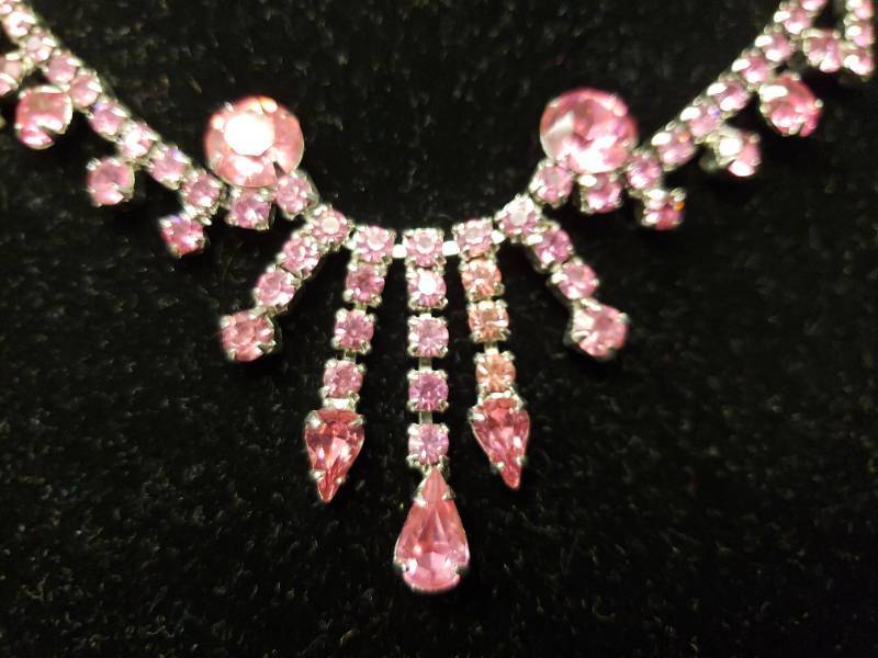 lot 117 image: Vintage 1950s -1960s Silver Metal & Pink Rhinestone Estate Statement Necklace DangleDrop Design with Hook Clasp - 16in L
