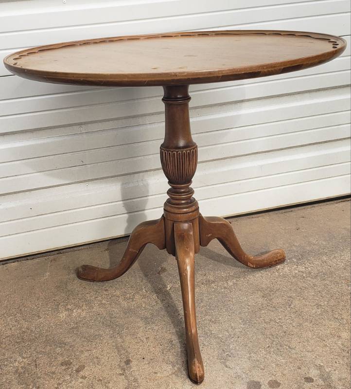 lot 12 image: Vintage Round Solid Wood Pie Crust Edge Parlor Table - 3 Legs & Carved Pedestat base - 33in W x 29in T