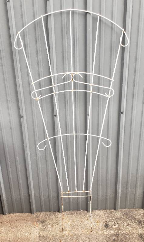 lot 16 image: Vintage White Metal Trellis - Ground Stakes Base - 27in W x 60in T