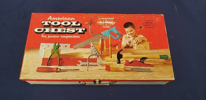 lot 30 image: Vintage 1960s Pressed Tin Tool Chest for Junior Carpenters - by American Toy & Furniture Company Chicago - 16in L x 8in W x 3in T - Case Only, No Tools