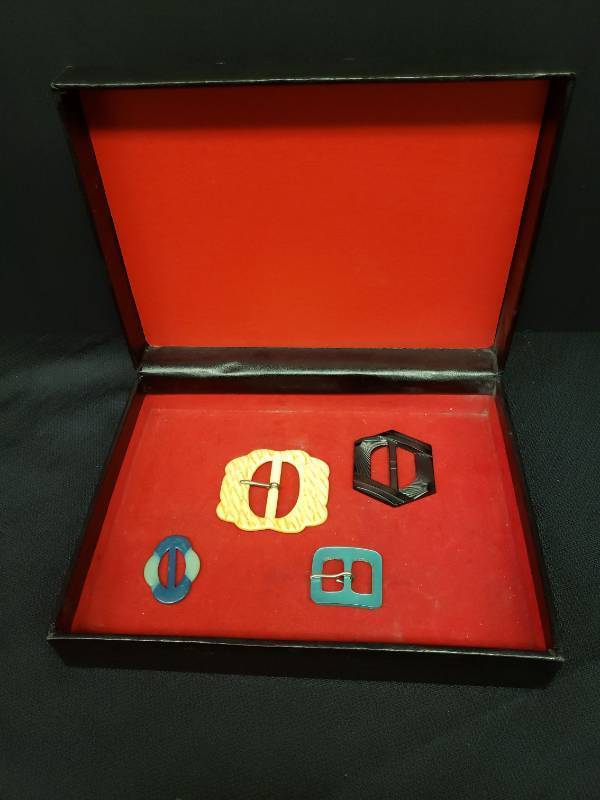 lot 144 image: 4 Vintage BeltScarf Buckles - 3 are Bakelite, 1 is Enamel over Metal - Largest is 2.75in W x 2.5in T, and Velvet lined Hinged Lid Dresser Box