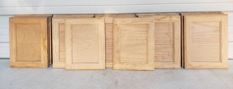 lot 74 image: Box of 22 NOS Oak Unfinished Framed Panel Cabinet Doors - All 13in L x 10in T