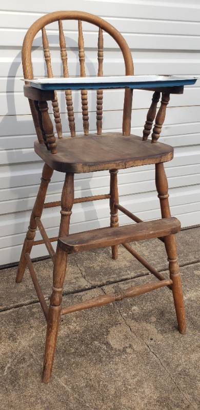lot 173 image: Antique Wood Spindle Back Baby High Chair with Enameled Metal Detachable Tray - 17in W x 19in D x 38in T Back
