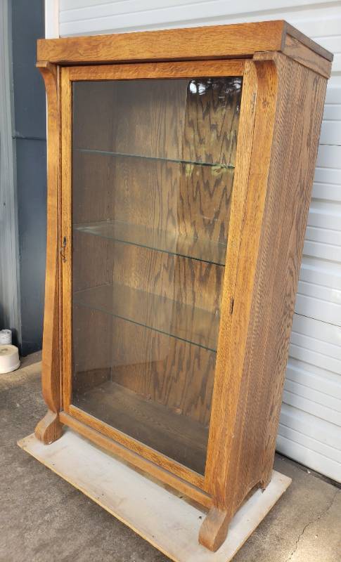 lot 176 image: Beautiful Antique Oak Curio Display Cabinet with Curved Feet, Glass Door and 3 Adjustable Height Glass Shelves - 31.5in W x 15in D x 54in T