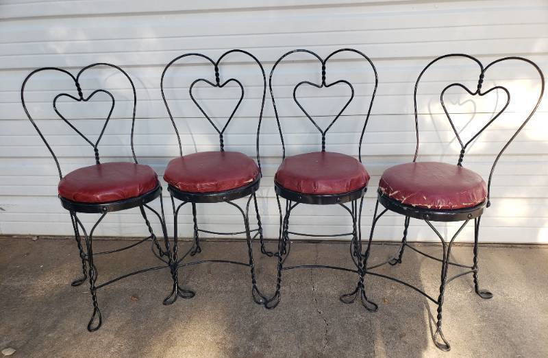 lot 177 image: Set of 4 Vintage Twisted Metal Frame Ice Cream Parlor Chairs with Red Vinyl Cushion Seats - 17in W x 17in D x 34.5in T Back
