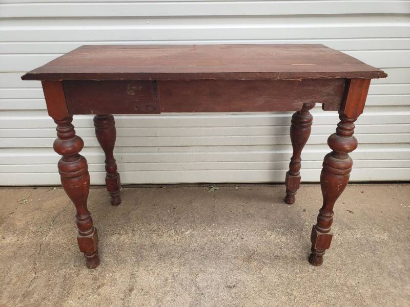 lot 2 image: Vintage Mahogany Wood Console Entry Table with Turned Legs - 40in L x 20in W x 30in T