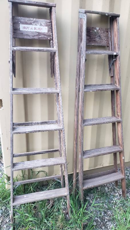 lot 35 image: Pair of Werner 6Ft Wood Ladders - Model #W336