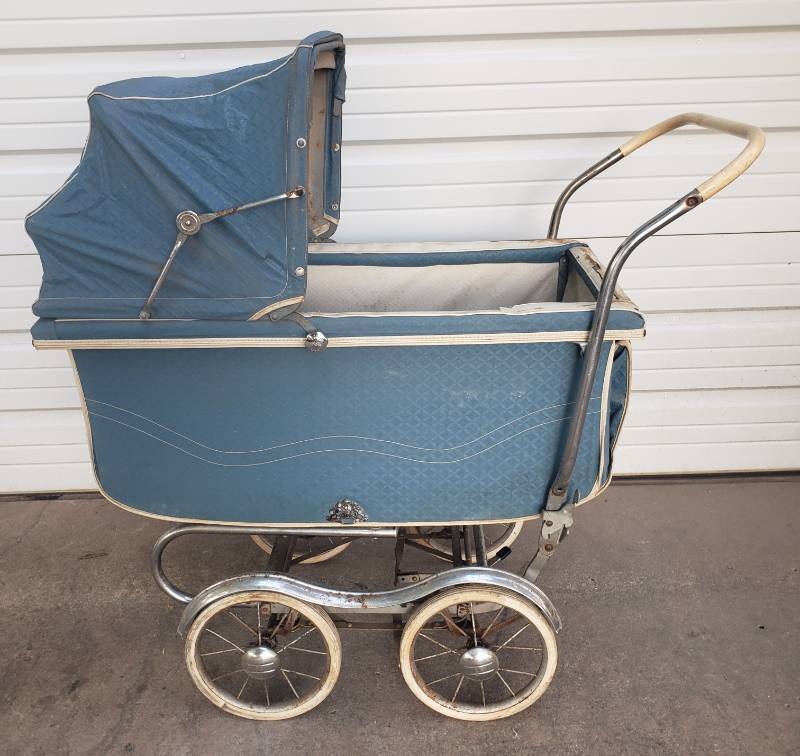 lot 42 image: Vintage 1940s-1950s Rex STROLL-O-CHAIR Baby BuggyConvertible Stroller with Removable Bassinet Section, Rubber Tires, & Folding Chrome Frame - Blue & White Vinyl Covering - 50in L x 28in W x 42in T