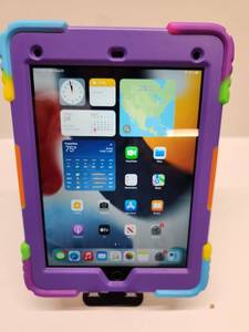 lot 4 image: Apple iPad Air 2 128GB MGTX2LLA with Colorful Protective Case