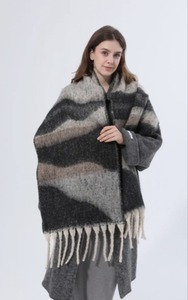 lot 78465 image: WOMENS FULL SCARF LARGE