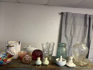 lot 4 image: All items on top shelf. Salt and pepper Avon pieces