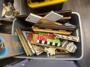 lot 9 image: Lot of Picture Frames and Home Decor Accents