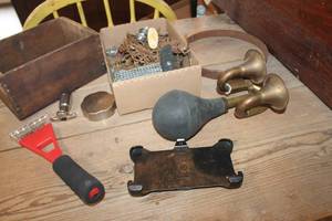 lot 3791 image: Antique Car Horn and More