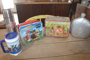 lot 3807 image: Vintage Snow White Lunchbox and More