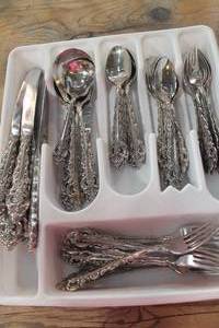 lot 3822 image: Vintage Silverware