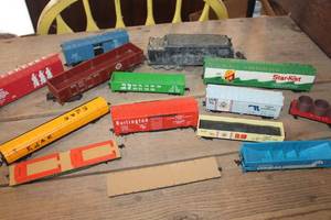 lot 3831 image: Vintage Toy Train Cars