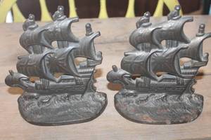 lot 3835 image: Antique 1928 Spainish Galleon Cast Iron Bookends