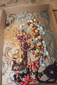 lot 3843 image: Flat of Misc. Jewelry