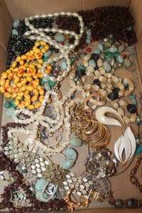 lot 3845 image: Flat of Misc. Jewelry